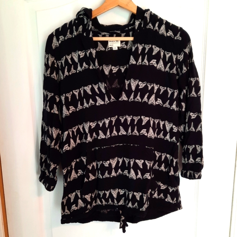RVCA Hooded Shark Tooth Top, Size Small, Black + White